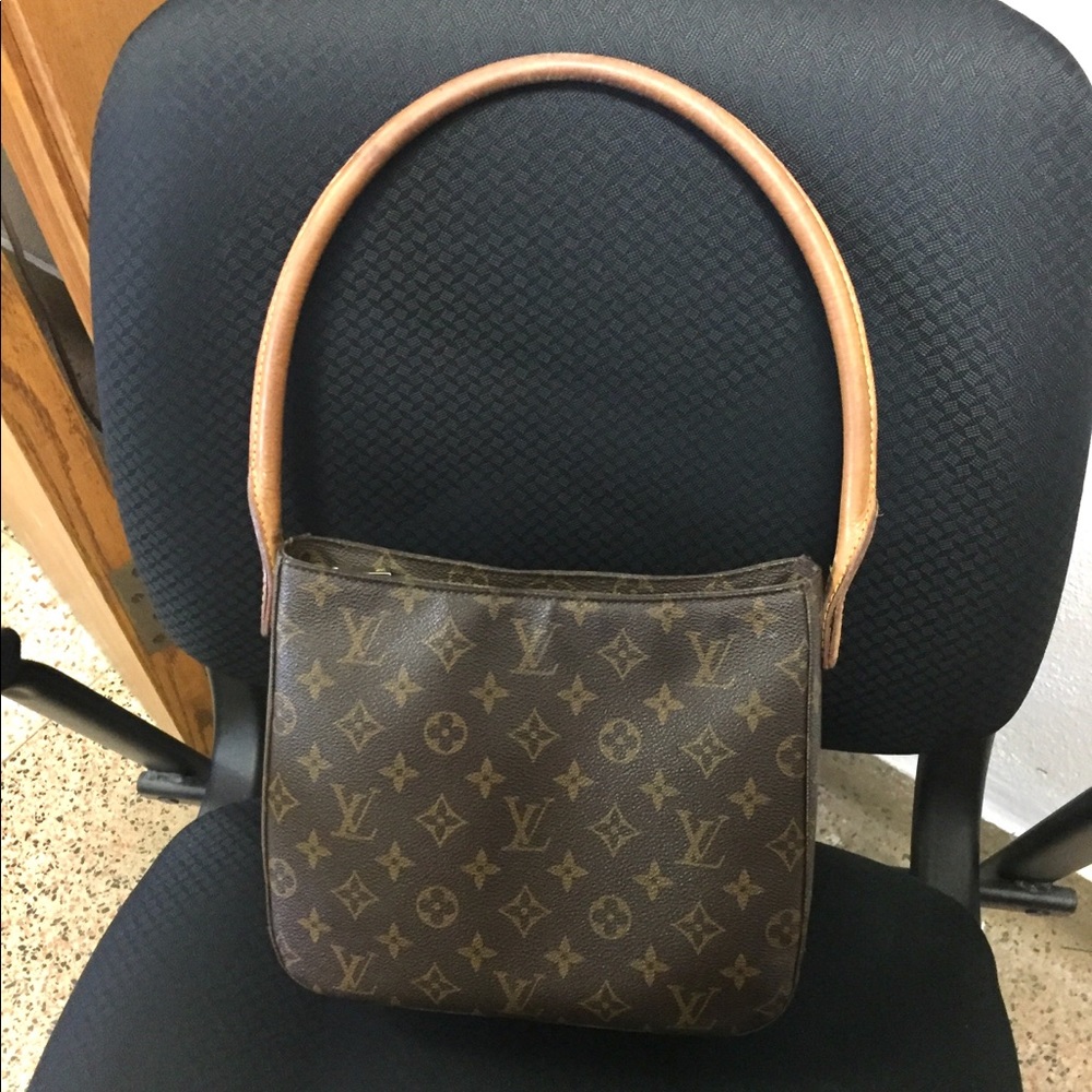 Auth LV looping bag